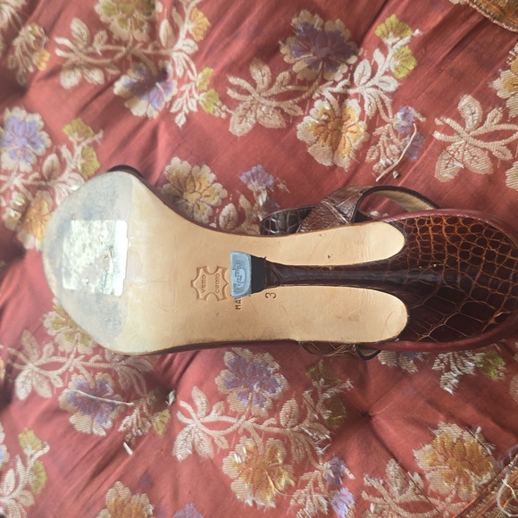 Manolo Blahnik Brown Croc Embossed Heels - Picture 5 of 7